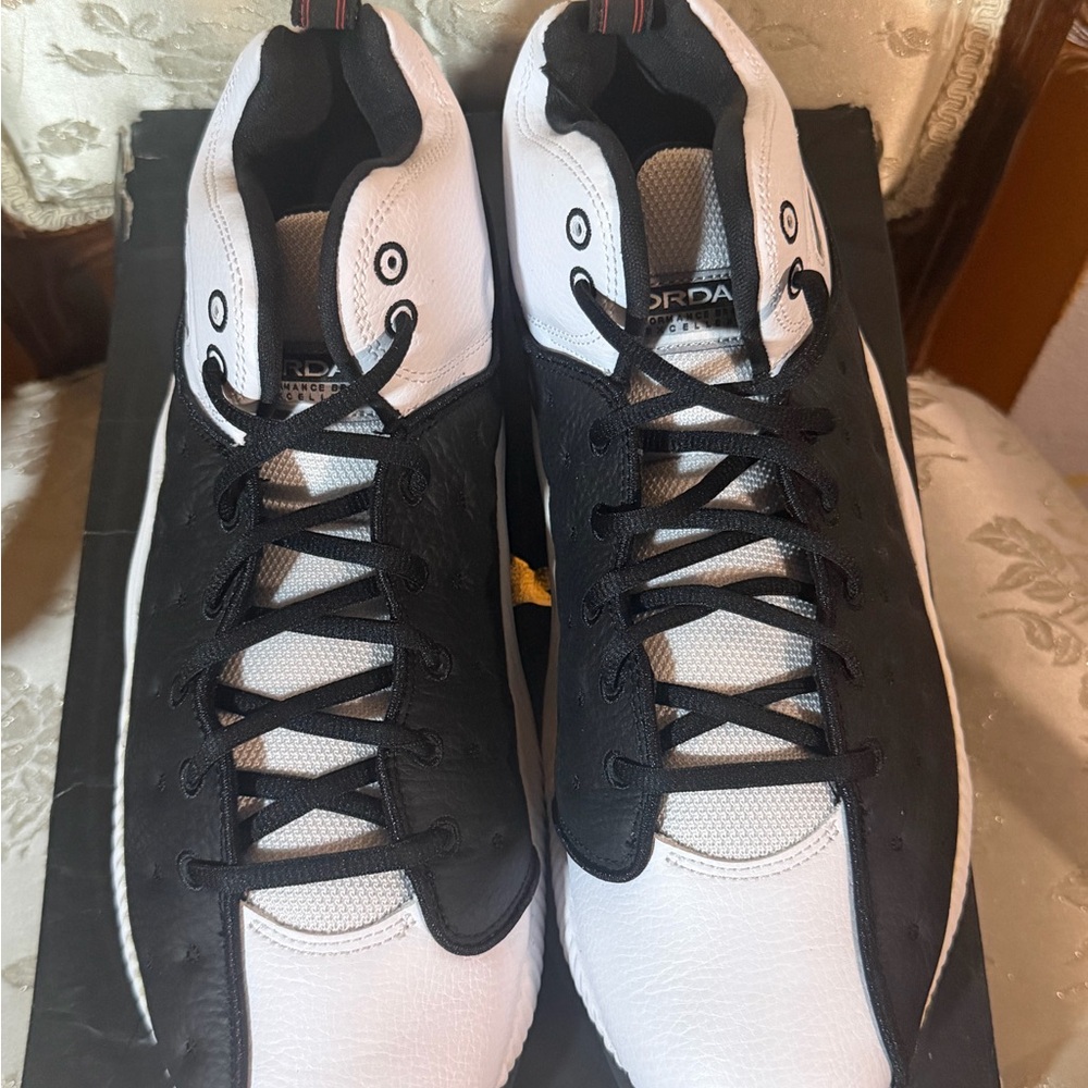Jordan Men’s Black & White jumpman team II